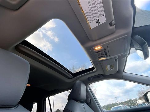 Used 2021 Toyota Highlander XLE image 14