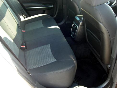 Used 2014 Chrysler 300 image 16