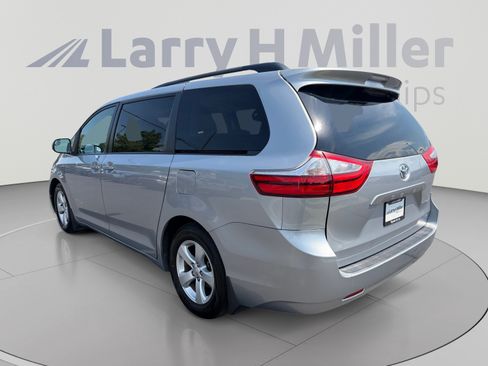 Used 2015 Toyota Sienna LE FWD image 3
