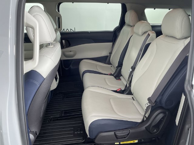 Used 2025 Kia Carnival EX FWD image 22