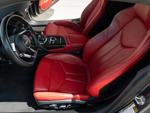 Used 2018 Audi R8 V10 RWD image 25