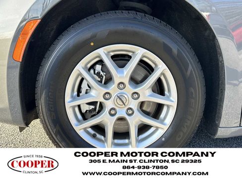 Used 2023 Chrysler Pacifica Touring-L image 11