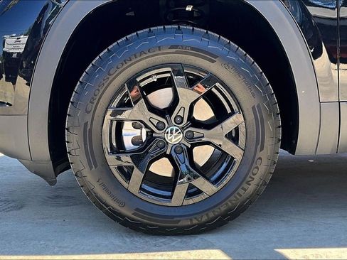 Certified 2026 Volkswagen Atlas Peak Edition AWD/4WD image 8
