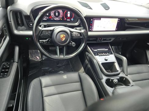 Used 2024 Porsche Cayenne AWD/4WD image 26
