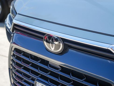 Certified 2024 Toyota Grand Highlander FWD image 3