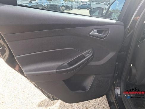 Used 2013 Ford Focus SE w/ SE Winter Pkg FWD image 16