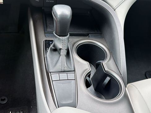 Used 2023 Toyota Camry SE FWD image 18