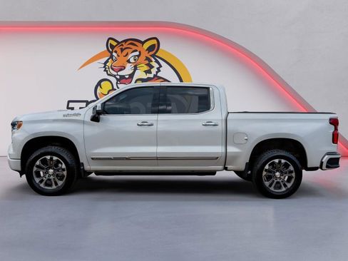 Used 2023 Chevrolet Silverado 1500 High Country w/ Technology Package image 8