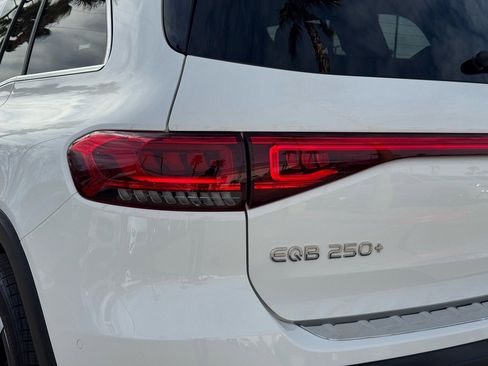 Certified 2023 Mercedes-Benz EQB 250+ w/ Exclusive Package image 21