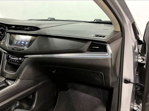 Used 2018 Cadillac XT5 Premium Luxury AWD/4WD image 19