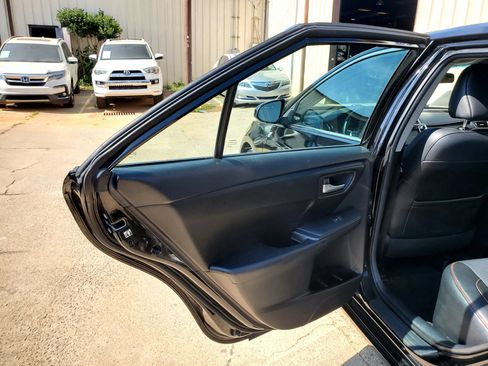 Used 2016 Toyota Camry SE FWD image 19