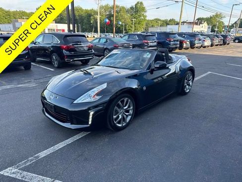 Used 2014 Nissan 370Z Touring RWD image 3