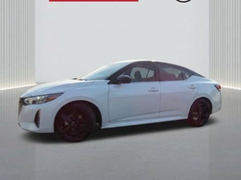 Certified 2025 Nissan Sentra SR FWD image 1