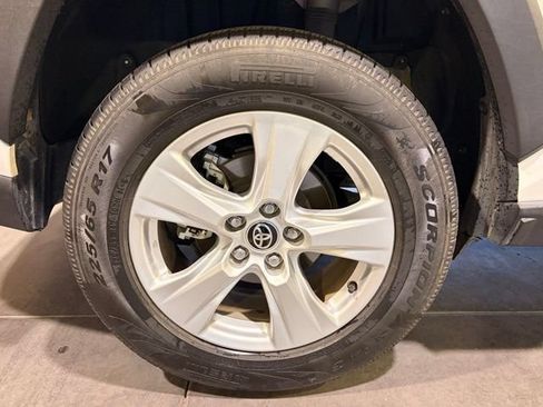 Used 2020 Toyota RAV4 XLE w/ XLE Grade Weather Package AWD/4WD image 4