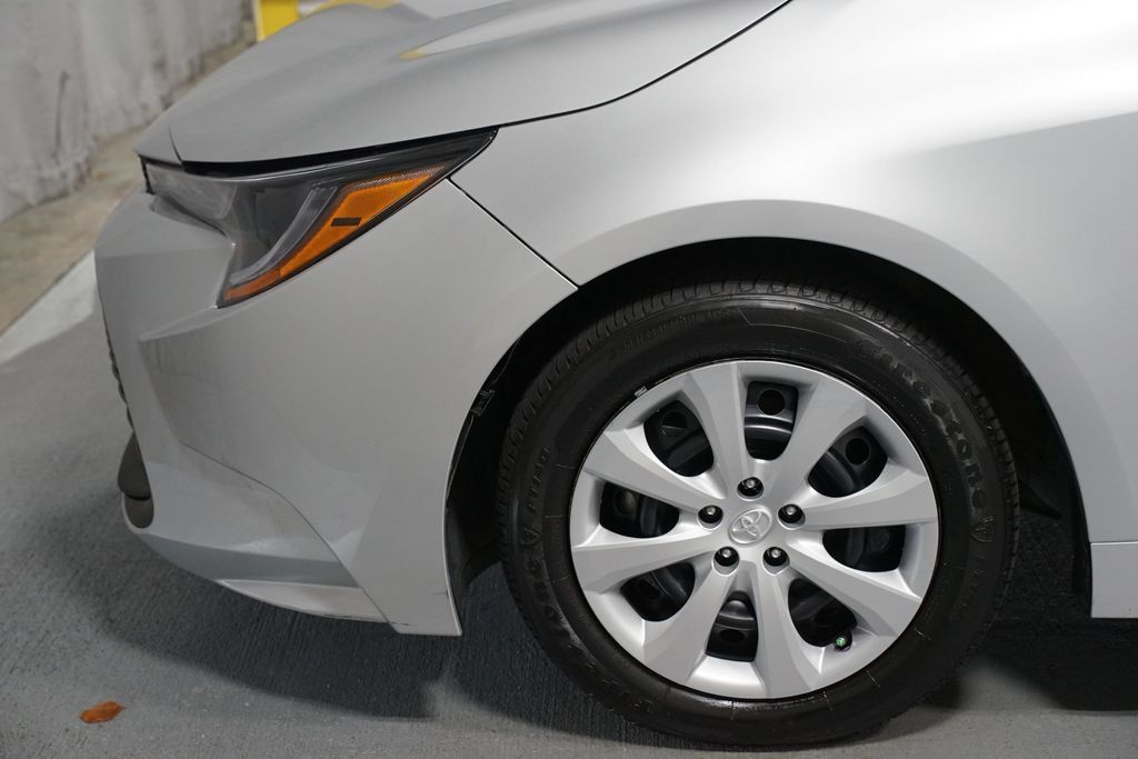 Certified 2026 Toyota Corolla LE FWD image 5