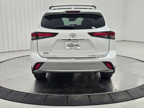 Used 2024 Toyota Highlander Platinum AWD/4WD image 4