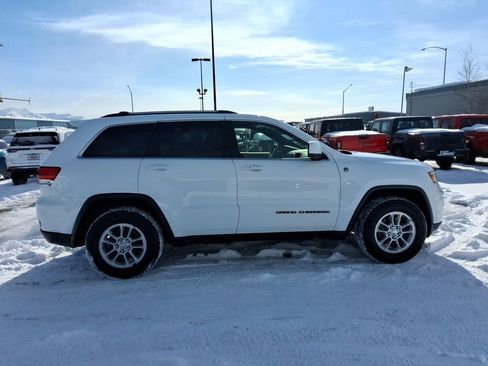 Used 2019 Jeep Grand Cherokee Laredo image 9