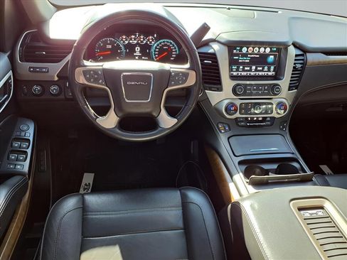 Used 2020 GMC Yukon Denali w/ Denali Premium Package image 9