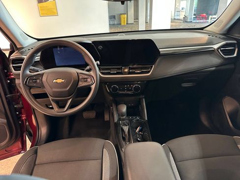 Used 2025 Chevrolet TrailBlazer LT FWD image 32