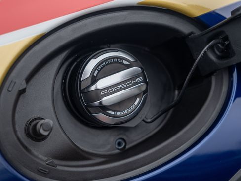 Certified 2024 Porsche 911 Dakar image 53