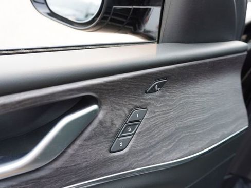 Used 2024 Jeep Grand Cherokee Overland w/ Advanced Protech Group III image 23