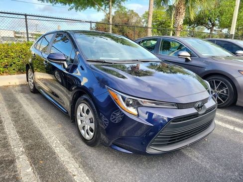 Used 2025 Toyota Corolla LE image 2