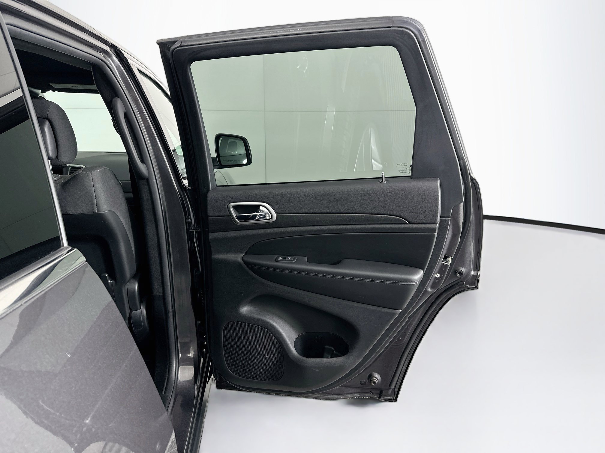 Used 2018 Jeep Grand Cherokee Laredo RWD image 31