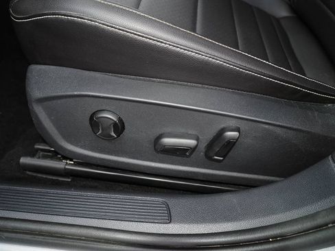 Used 2023 Volkswagen Jetta SE FWD image 25