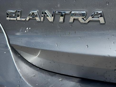 Used 2018 Hyundai Elantra SEL FWD image 9