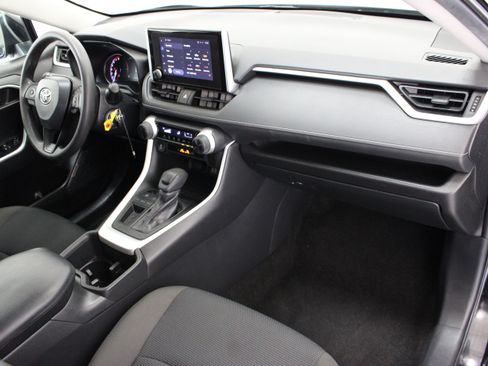 Used 2023 Toyota RAV4 LE FWD image 31