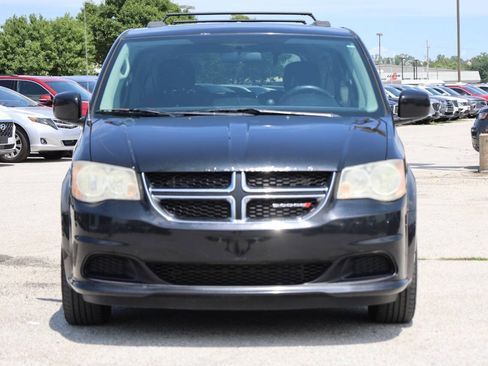Used 2014 Dodge Grand Caravan SXT FWD image 2