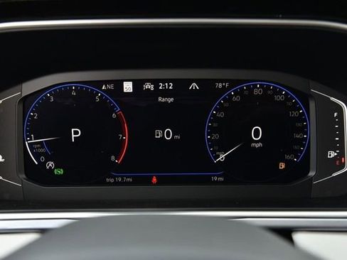 New 2025 Volkswagen Taos SEL image 11