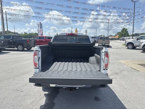 Used 2018 GMC Canyon SLT AWD/4WD image 9