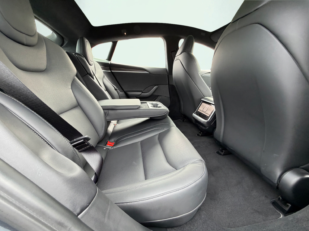Used 2022 Tesla Model S AWD/4WD image 32