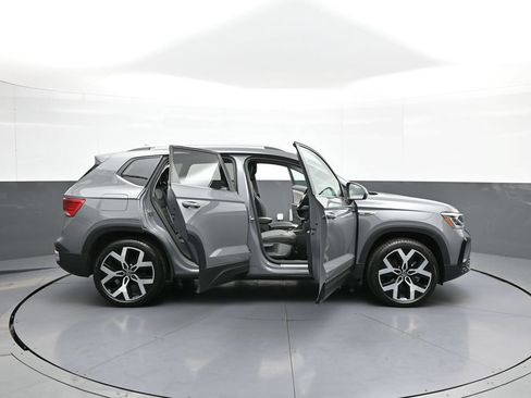 Used 2023 Volkswagen Taos SEL AWD/4WD image 42