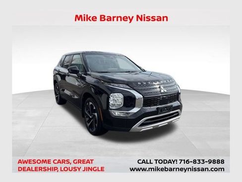 Used 2025 Mitsubishi Outlander SE image 1