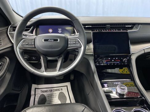 Certified 2023 Jeep Grand Cherokee Limited w/ Luxury Tech Group II image 30