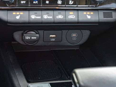 Certified 2025 Hyundai Elantra Limited FWD image 21