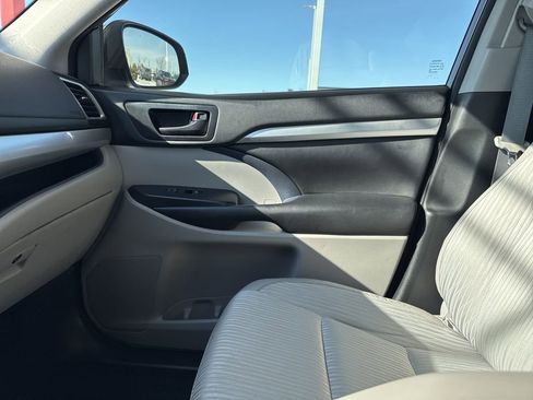 Used 2018 Toyota Highlander Plus image 22