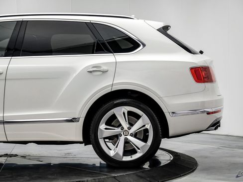 Used 2019 Bentley Bentayga image 9