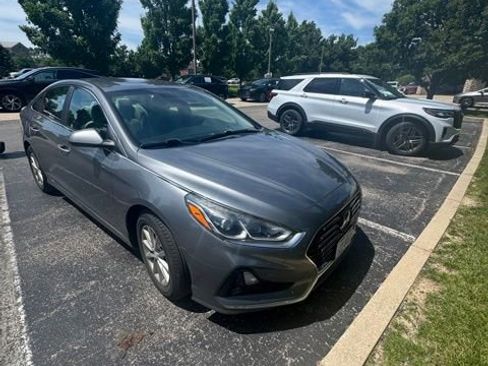 Used 2018 Hyundai Sonata SE FWD image 2