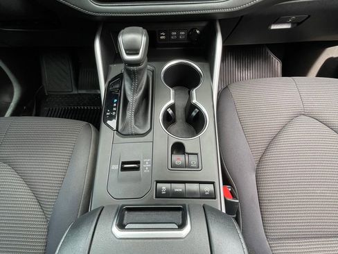 Used 2022 Toyota Highlander LE image 20