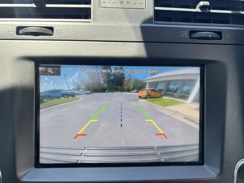 Used 2015 Lincoln Navigator 4WD image 17