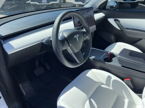 Used 2021 Tesla Model Y Long Range image 29