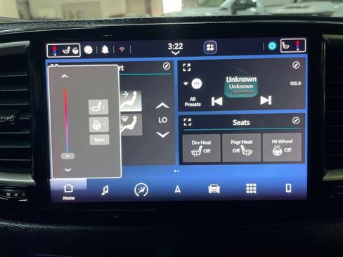 Used 2022 Chrysler Voyager LX image 42