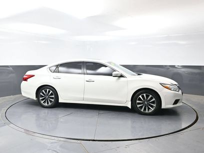 Used 2016 Nissan Altima 2.5 SL w/ 2.5 Technology Package
