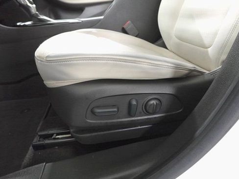 Used 2023 Buick Encore GX Select image 10