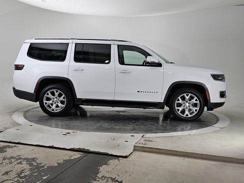 Used 2022 Jeep Wagoneer Series II image 3