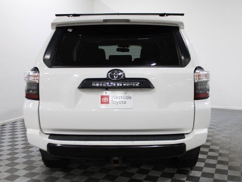 Used 2018 Toyota 4Runner TRD Off-Road Premium image 5