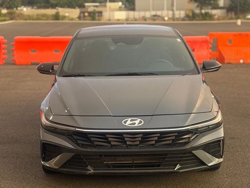 Used 2025 Hyundai Elantra Sport FWD image 2